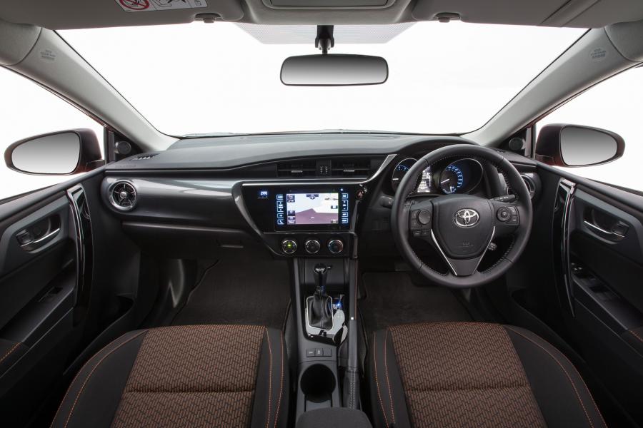  Toyota Corolla SX 2015 года  (фото 5 из 6)